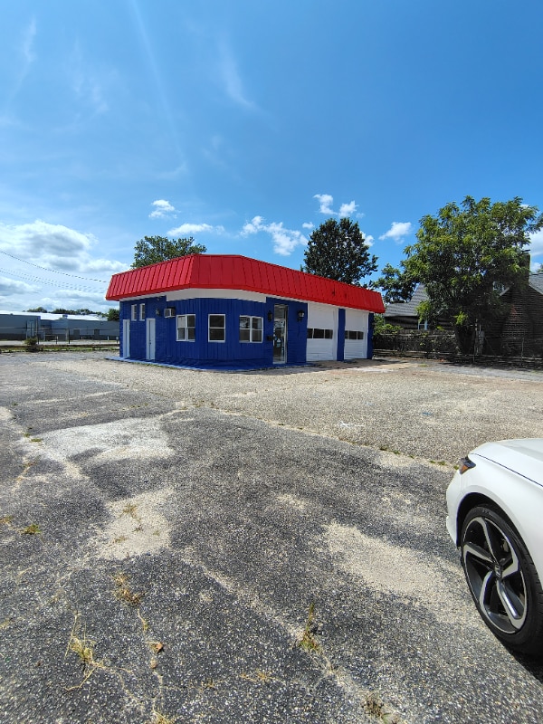 Building Photo - 715-717-717 E Main St