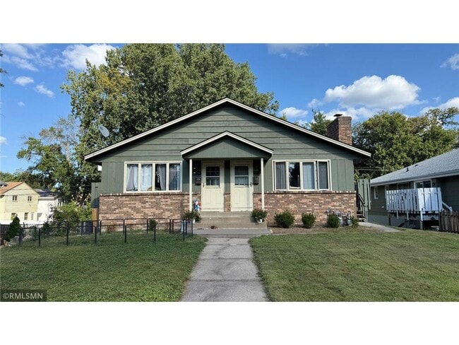 Building Photo - 711 6th Ave S