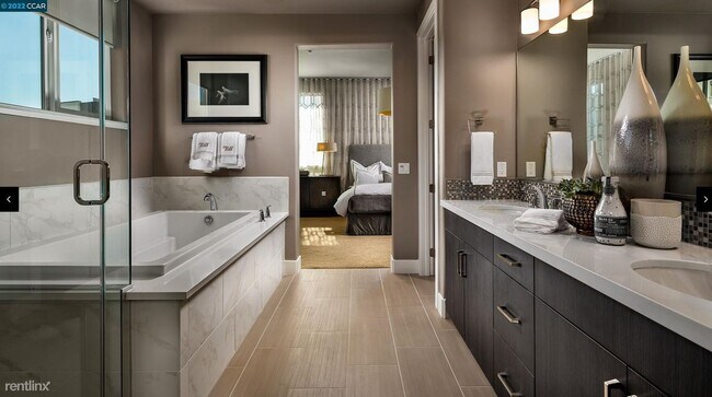Building Photo - 3 br, 2.5 bath Condo - Metro crossing  and...