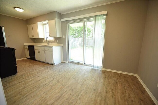 Foto del edificio - 8906 Greenmound Ave
