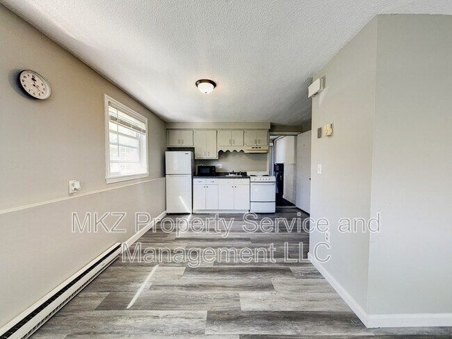 Building Photo - 51 Glenwood Dr