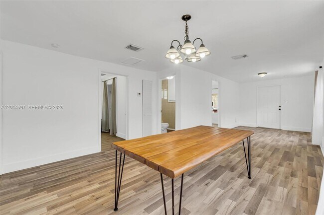 Foto del edificio - 1463 NW 70th St