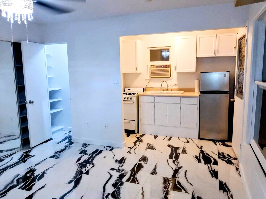 Foto principal - 1328 E Clarendon Ave