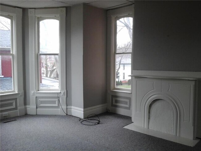 Building Photo - 1463 3rd Ave