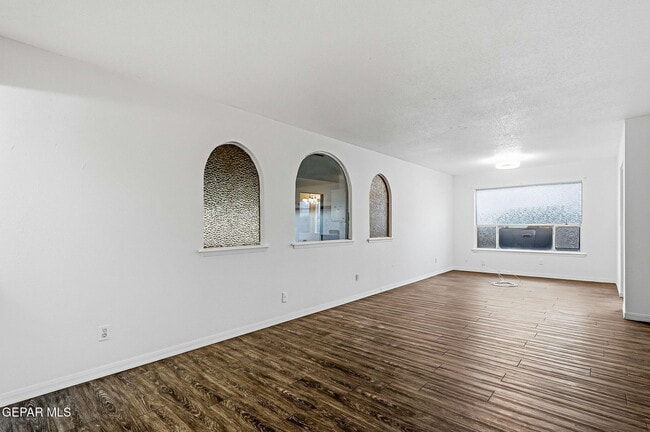 Building Photo - 4613 Sun Valley Dr