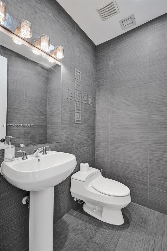 Foto del edificio - 1251 Hayes St