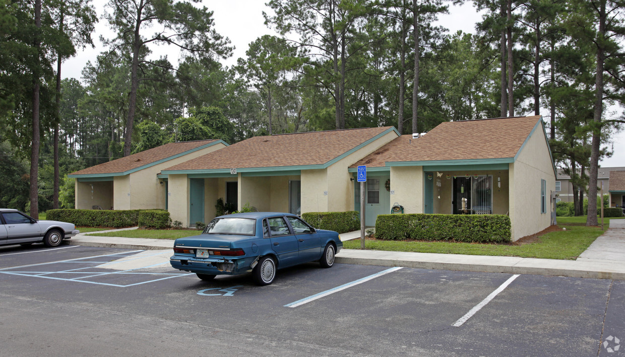 Primary Photo - Lakewood Apartments