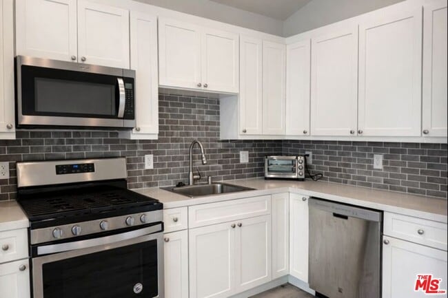 Building Photo - 6140 W 74th St