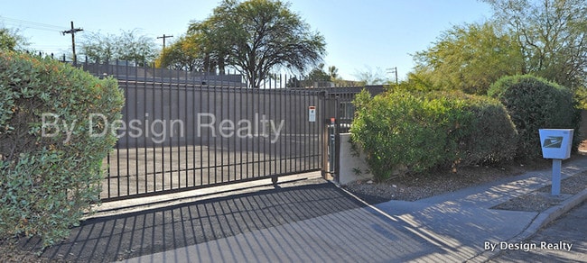 Building Photo - 630 E Elm St