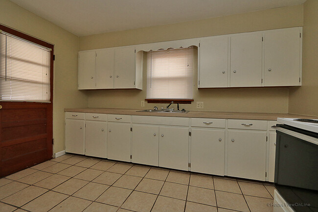 Building Photo - Two Bedroom House In Cape