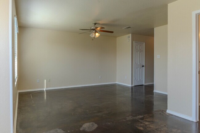 Foto del edificio - "Charming 3-Bed Oasis with 2.5 Baths in Killeen – Spacious 1697 Sq Ft Sanctuary!"
