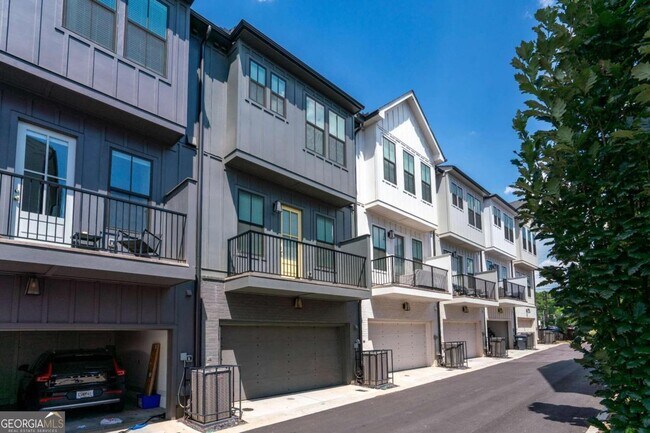 Foto del edificio - 140 Chestnut Cir