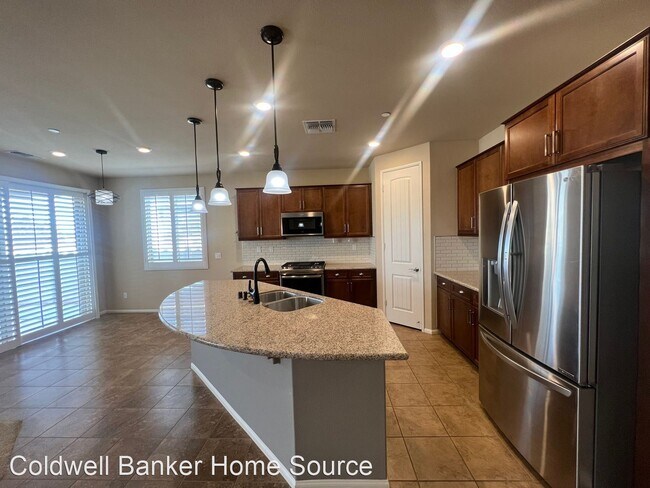 Foto del edificio - 2 br, 2 bath House - 11327 Camden St.