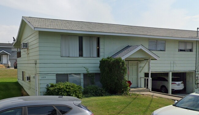 Building Photo - 1123 Cedar Ln