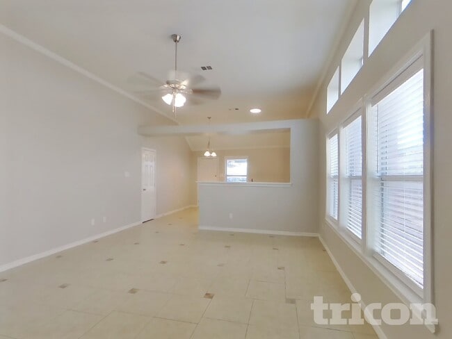 Foto del edificio - 8919 Wild Rose Ln