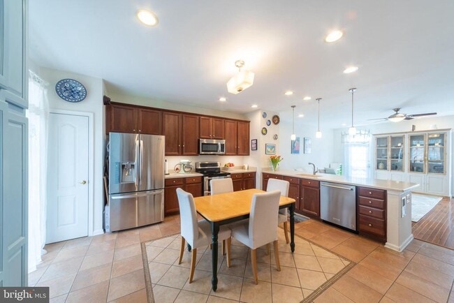 Building Photo - 6931 Rolling Creek Way