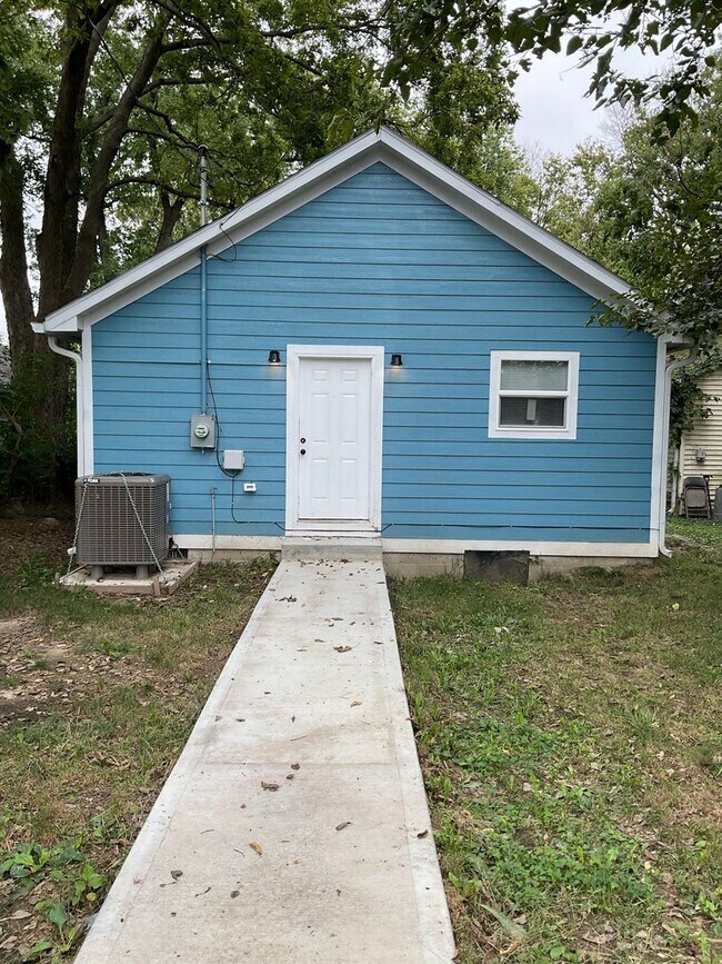 Building Photo - 2938 N Dearborn St