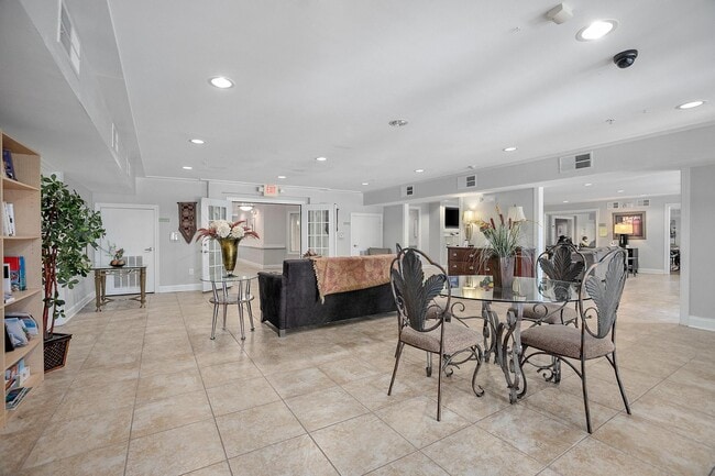 Building Photo - Parkview at Coventry Station