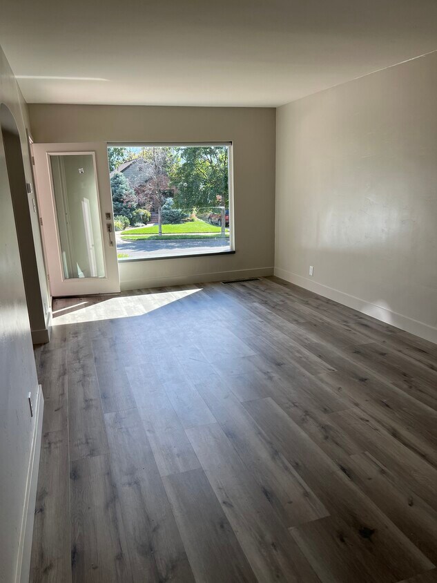 Foto principal - 1549 E Bryan Ave