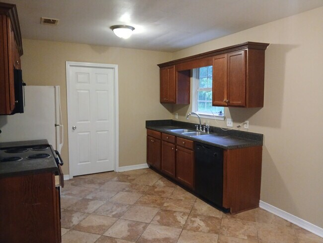 Building Photo - 510 Schwarz St