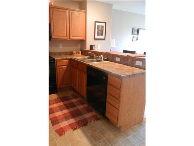 Building Photo - Clean Townhouse Near Edgewood and HWY 30