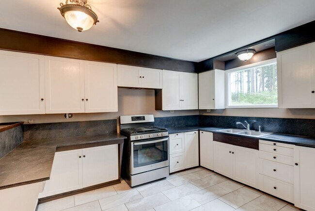 Building Photo - 1302 - Wang Crosby Properties