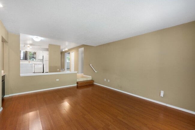 Building Photo - 4202 Factoria Blvd SE