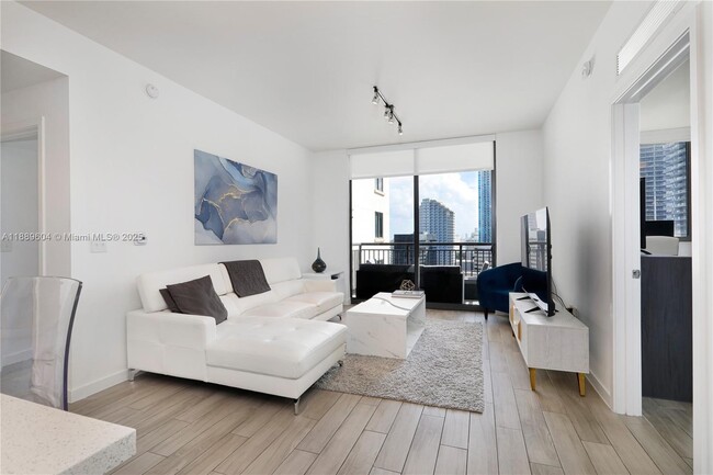 Foto del edificio - 999 SW 1st Ave