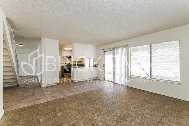 Foto del edificio - 44058 Rodin Ave