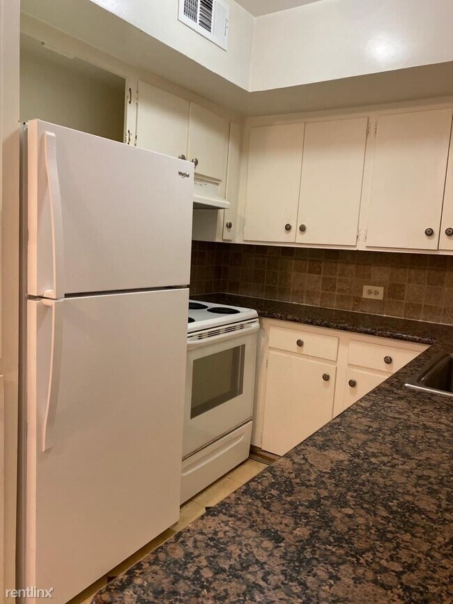 Foto del edificio - 2 br, 1.5 bath Condo - 2503 McCue Road 10