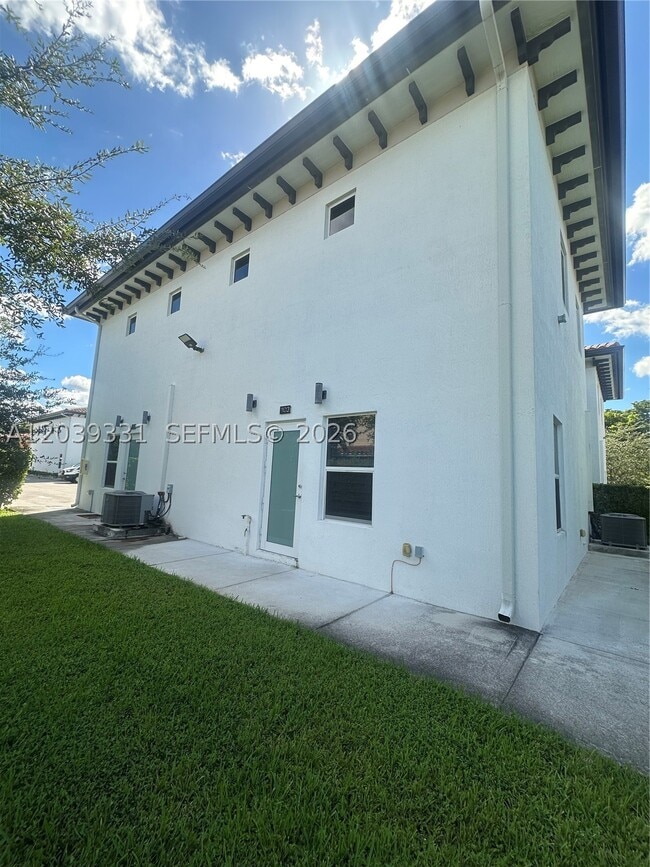 Building Photo - 6410 SW 139th Ave