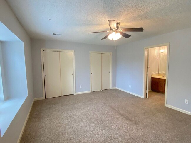Foto del edificio - 4534 Trout Valley Dr