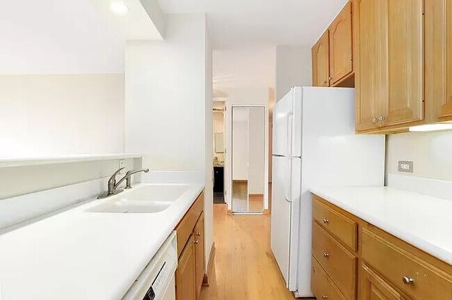 Building Photo - 345 W Fullerton Pkwy