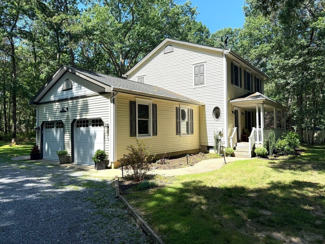 Building Photo - Charming 3-Bed 1.5-Bath Home on 5 Acres