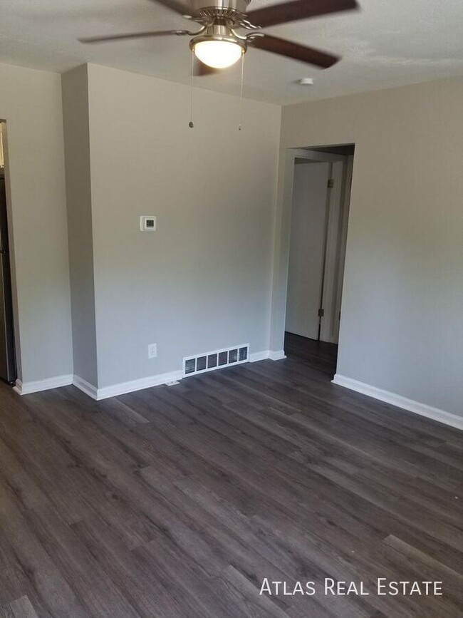 Building Photo - Coming Soon! 1 Bedroom with garage in Inde...