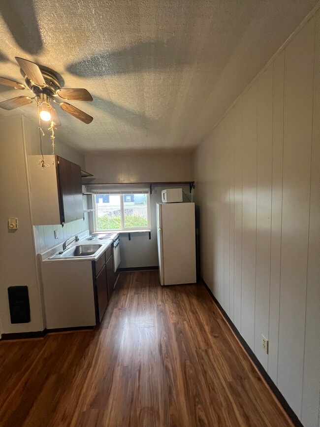 Estudio pequeño - 805 Garibaldi Ave