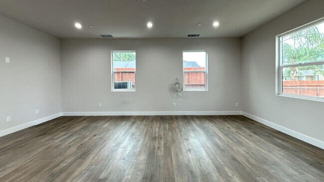 Foto del edificio - 1338 Highland Ave