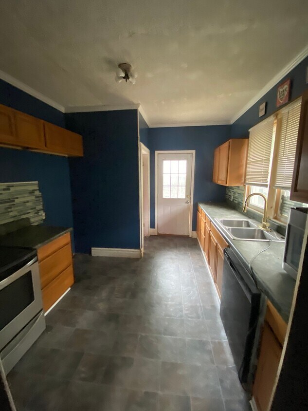 Primary Photo - 115 S Kansas Ave
