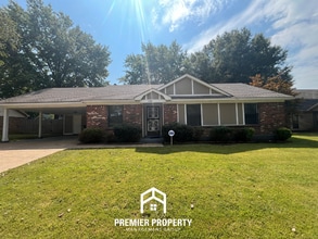 Building Photo - 5999 Pebblehill Dr