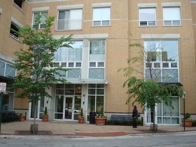 Building Photo - 1640 Maple Ave