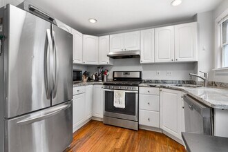 Building Photo - 526-528 Medford St