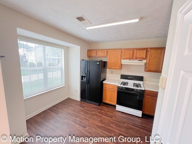 Foto del edificio - 6426 Charter Way