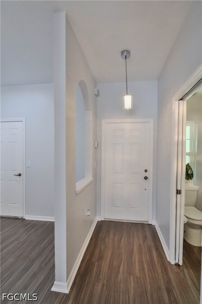 Foto del edificio - 3630 Pine Oak Cir