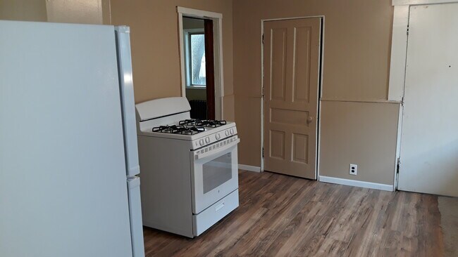 kitchen - 610 Ontario St