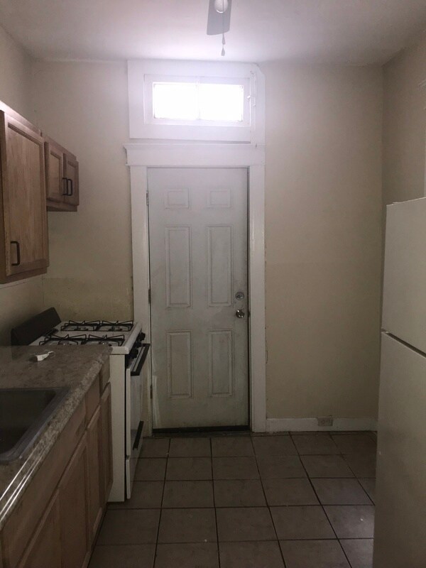 Building Photo - 2538 Oswego Ave