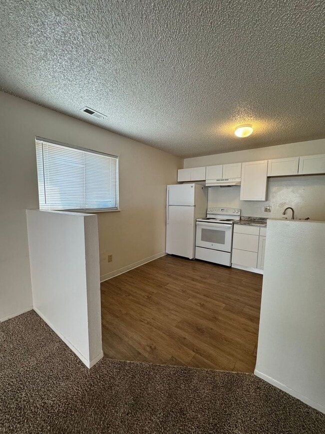 Building Photo - 6653 Provincial Dr