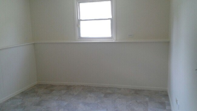 Building Photo - 618 Oakwood Dr