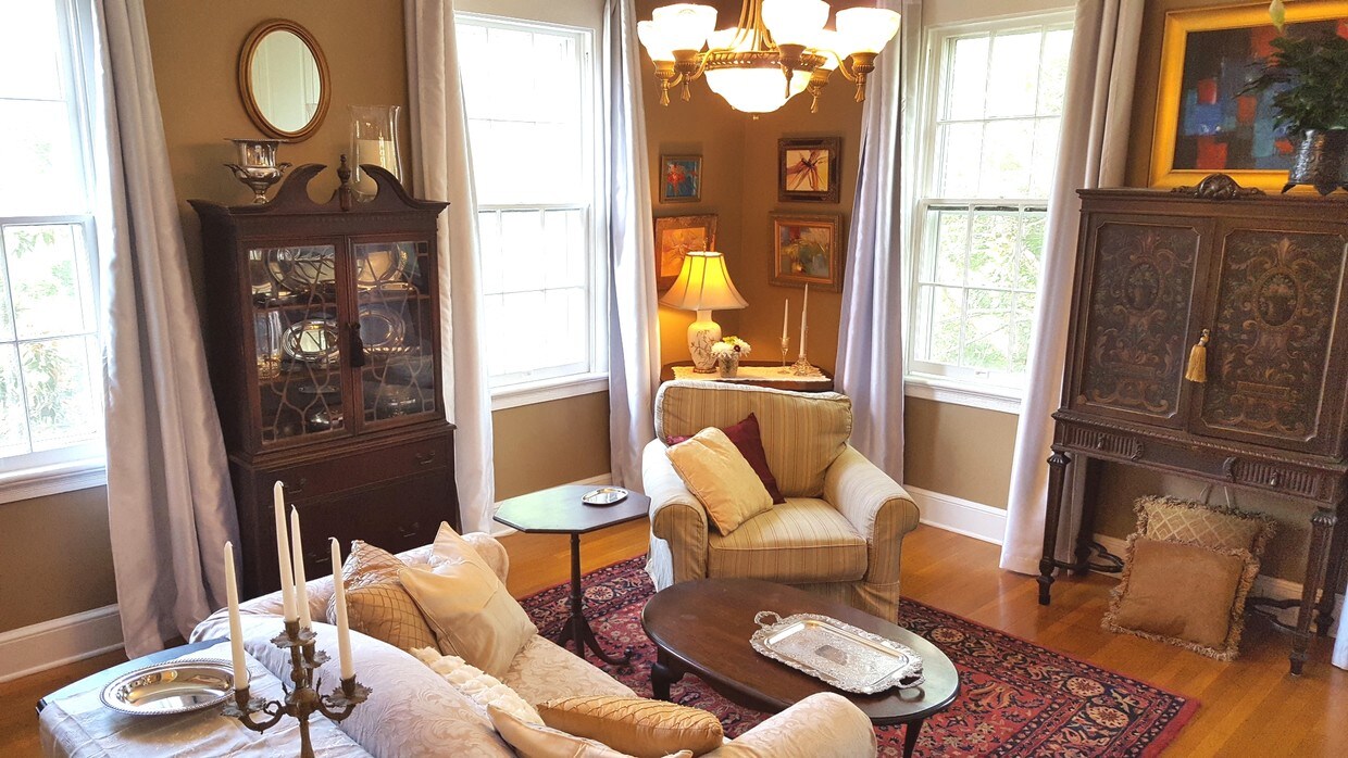 Living Room with Desk & Smart TV - 205 S 5th St