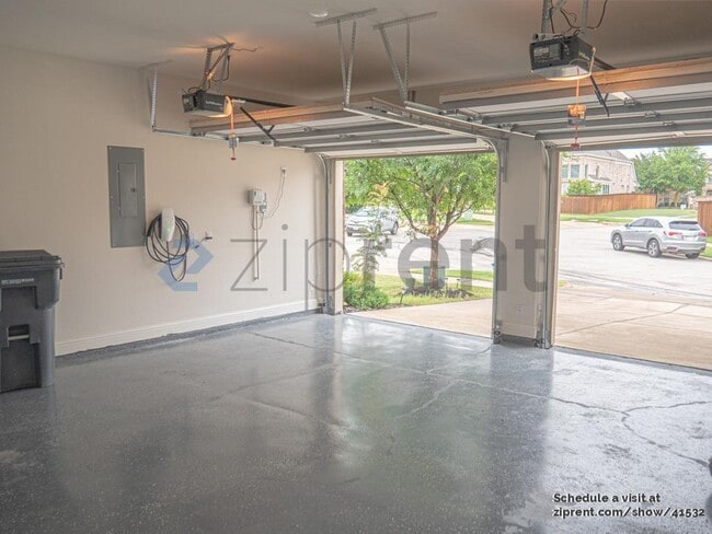 Foto del edificio - 8721 Fairway Ln