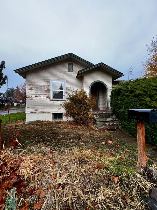 Building Photo - 1711 W Bell St